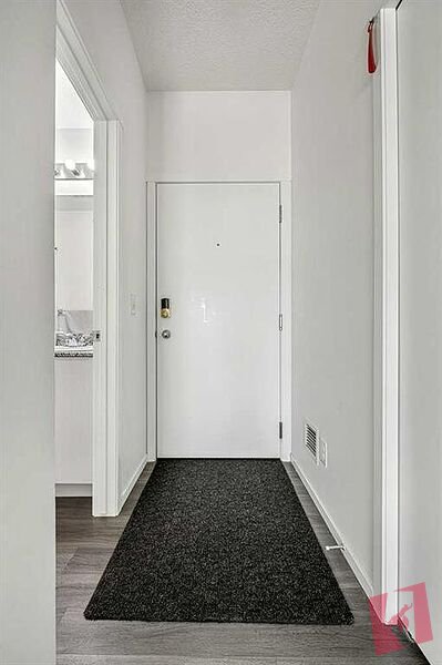 Skyview 1 Bedroom + Den and 1 Bathroom with Underground Parking photo 2