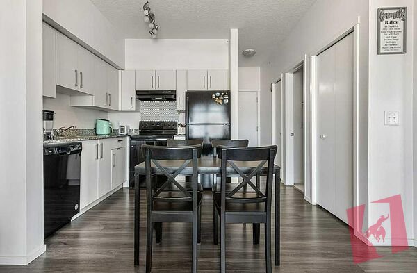 Skyview 1 Bedroom + Den and 1 Bathroom with Underground Parking photo 3