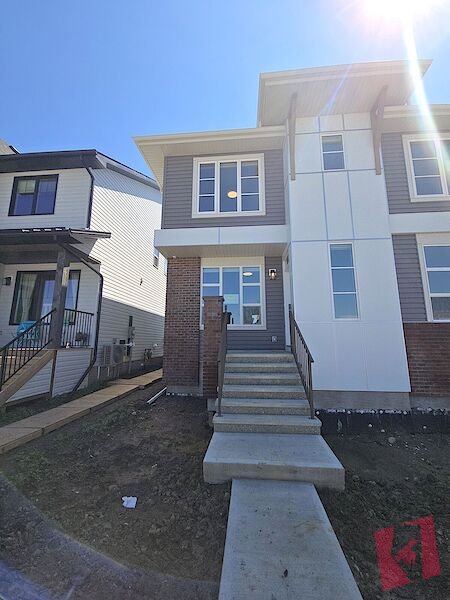 Stunning Brand-New 3 Bedroom + Bonus Room Main Floor in Vibrant Seton