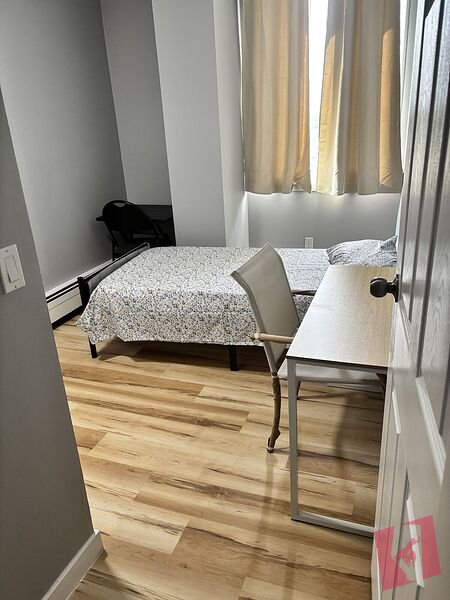 Close to CTrain Dalhousie easy commute to downtown. Good for university students