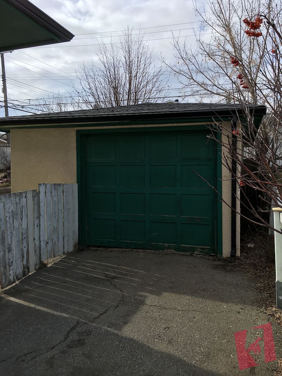 XL SINGLE GARAGE 4 RENT IN PRIME LOCATION OF HIGHWOOD COMMUNITY