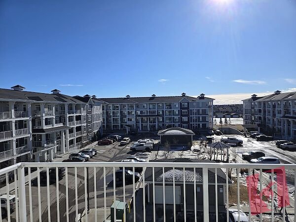 Sunny 1-bedroom Condo in Auburn Bay