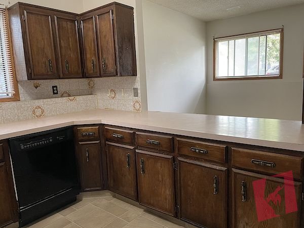 3 BEDROOM LOWER SUITE FOR RENT IN WINSTON HEIGHTS photo 3