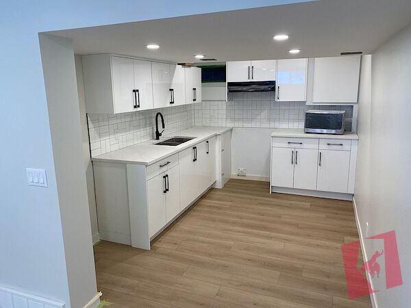 ** RECENT RENO 3 Bdrm Suite $1695/mth Near Airport **
