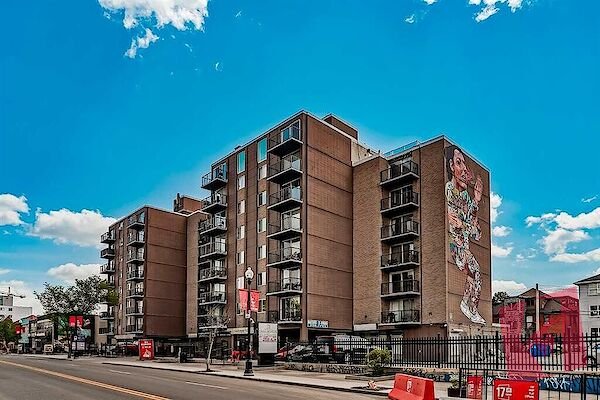 Fully renovated 1 bed condo in the heart of 17th Avenue