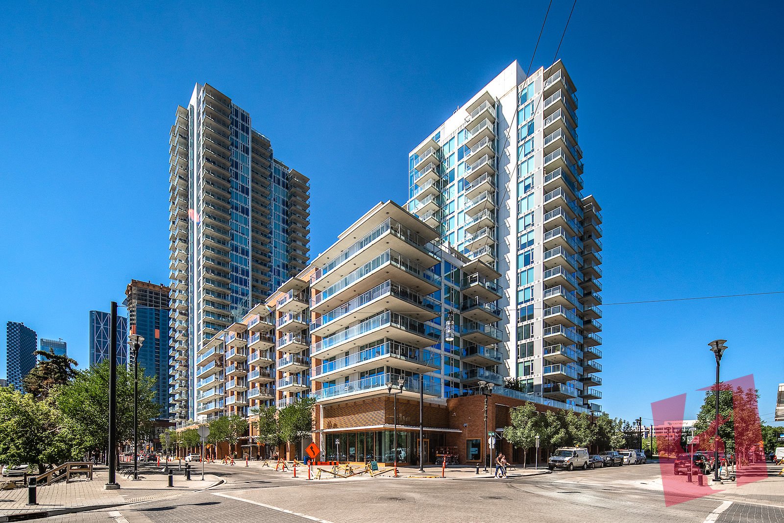 GORGEOUS 17TH FLOOR CITY VIEWS, STEPS TO PARKS AND SHOPPING