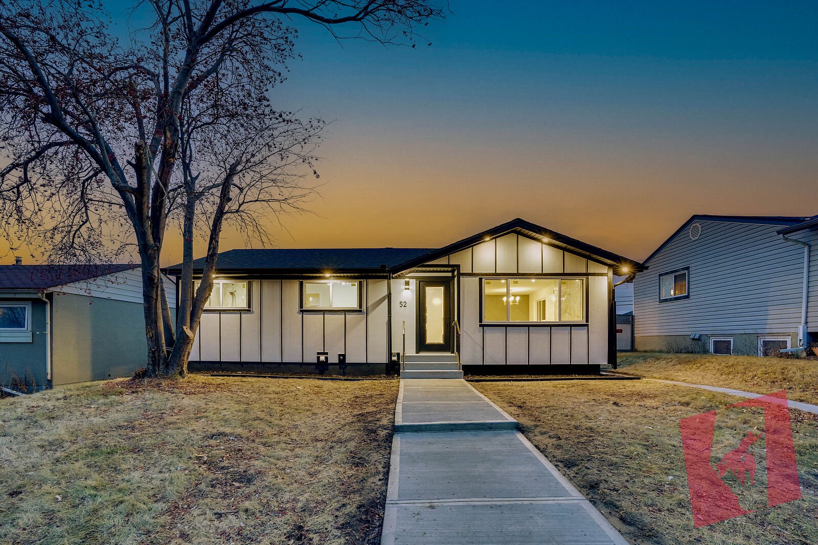Beautifully renovated 4-bedroom home 1 MINUTE FROM CHINOOK MALL