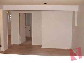 LEGAL 2 BEDROOM LOWER SUITE photo 3