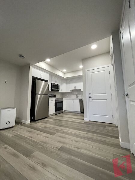 Legal 2 Bedrooms Basement in Livingston