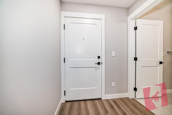 Beautiful 2 Bed 1 Bath Condo in Livingston Mews! (IP104) photo 3