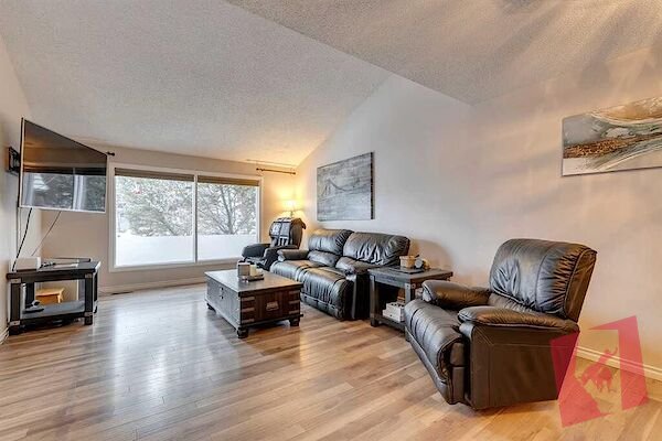 4 Bedroom +3.5 Bathroom family house in Scenic Acres