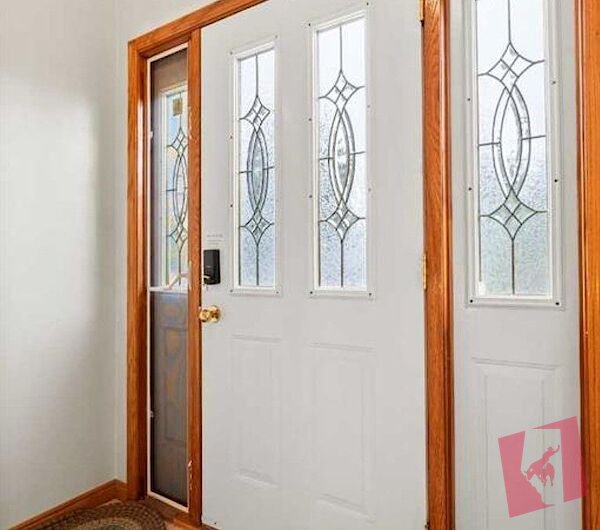 Large Sunny Bungalow – 5 Beds,2 Baths |Updated, Immaculate, Family friendly area