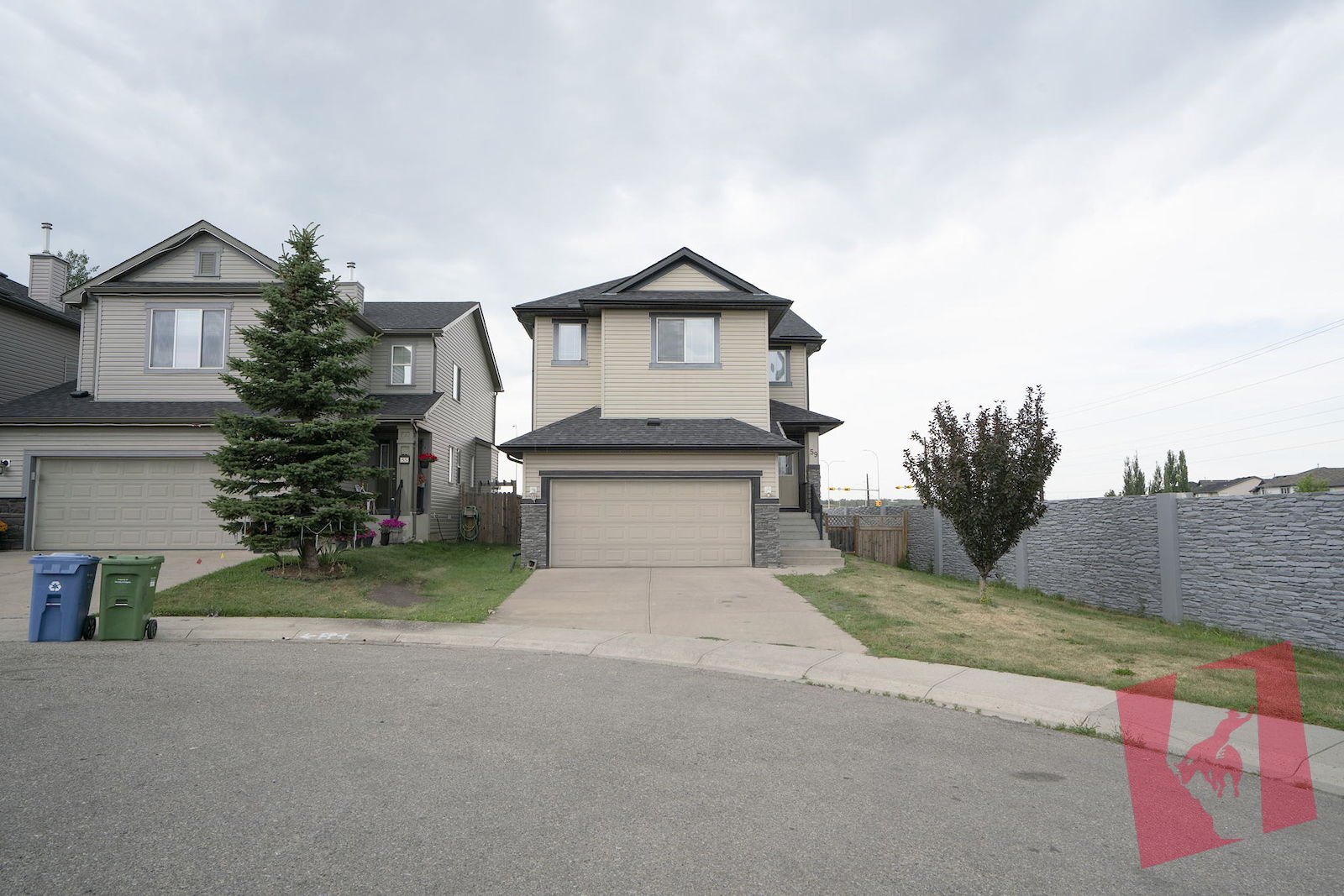 BRIDLEWOOD - TWO STOREY - DOUBLE ATTACHED GARAGE photo 2