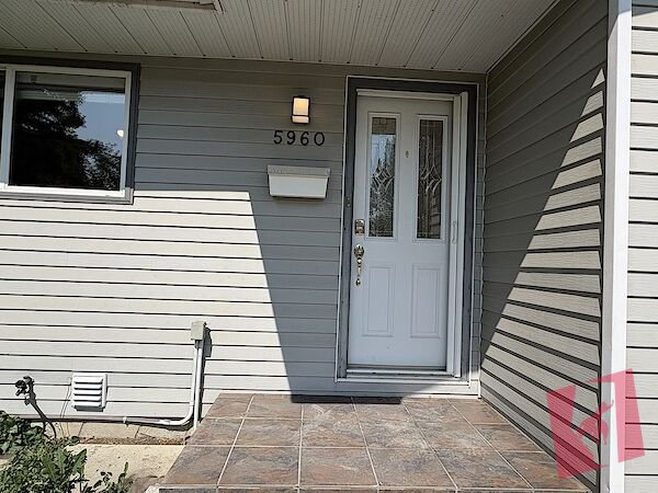 Beautiful main floor in Dalhousie photo 2