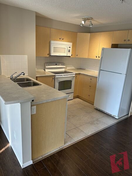 Panorama Point 2 Bedroom/2 Bathroom condo photo 2