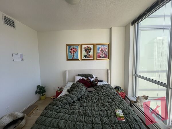 Cozy Downtown 1 Bedroom | 1 Bathroom photo 3