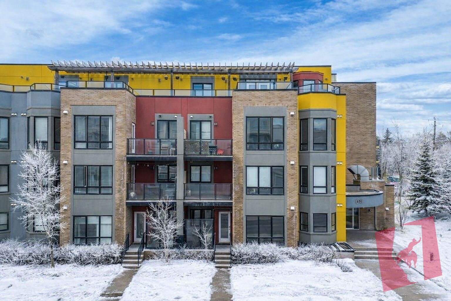 2 Bed 2 Bath Walk in Level Condo in Crescent Heights!