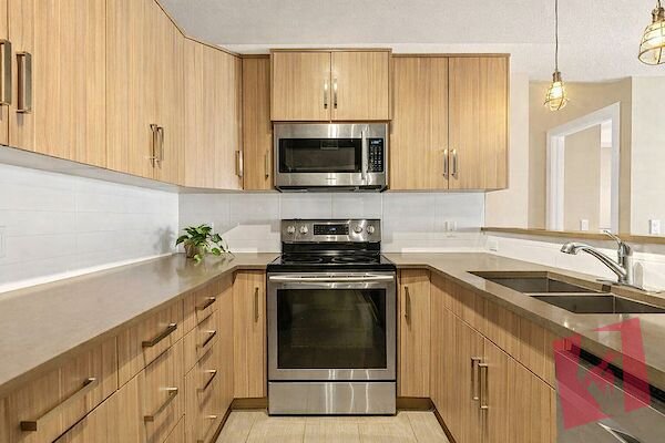 2 Bed 2 Bath Walk in Level Condo in Crescent Heights! photo 2