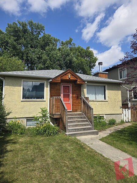 Inner City 2 Bed Main Floor - Single Garage - Optional Hot Tub - Available Immediately photo 2