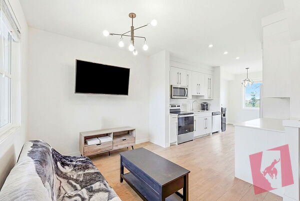 Beautiful 2 bedroom townhome with garage