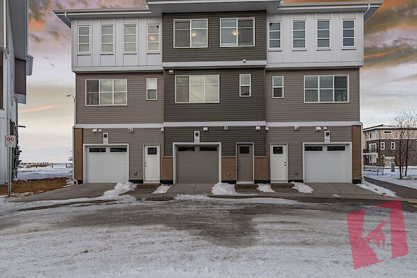 Yorke Townhome - 3 Bedrooms with Attached Garage photo 3