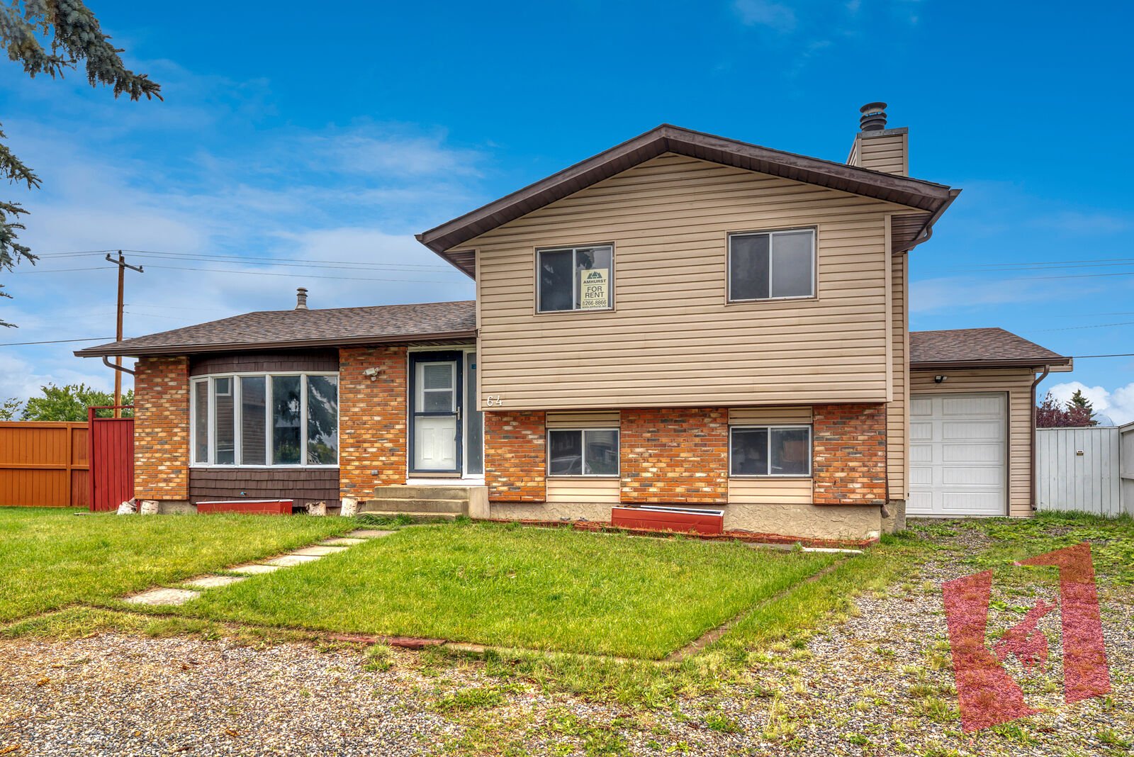 Bright renovated 3 bedroom home in Castleridge photo 3
