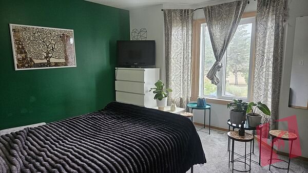 Bright and clean room for rent