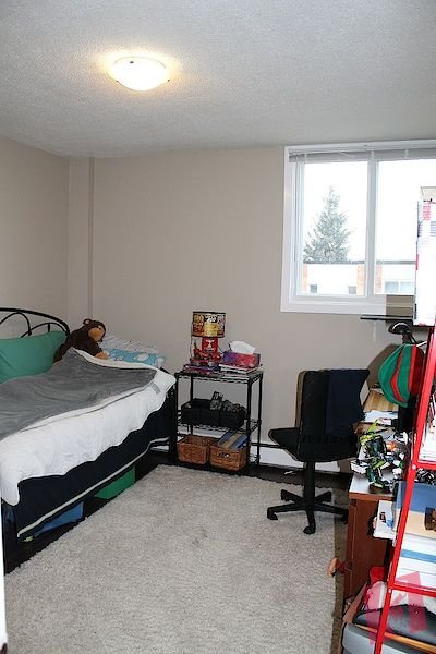 Renovated 1 bedroom in NW with heat and water included photo 3