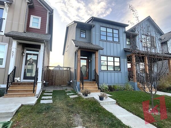 Dog Friendly| Fenced Yard! 3 bedroom Main Floor in Rangeview