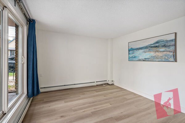 Cozy 1 Bed 1 Bed Condo in Heart of Bridgeland
