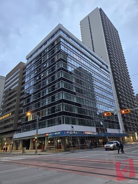 Bright Top-Floor 1 Bed | Unobstructed Views | All Utilities Included