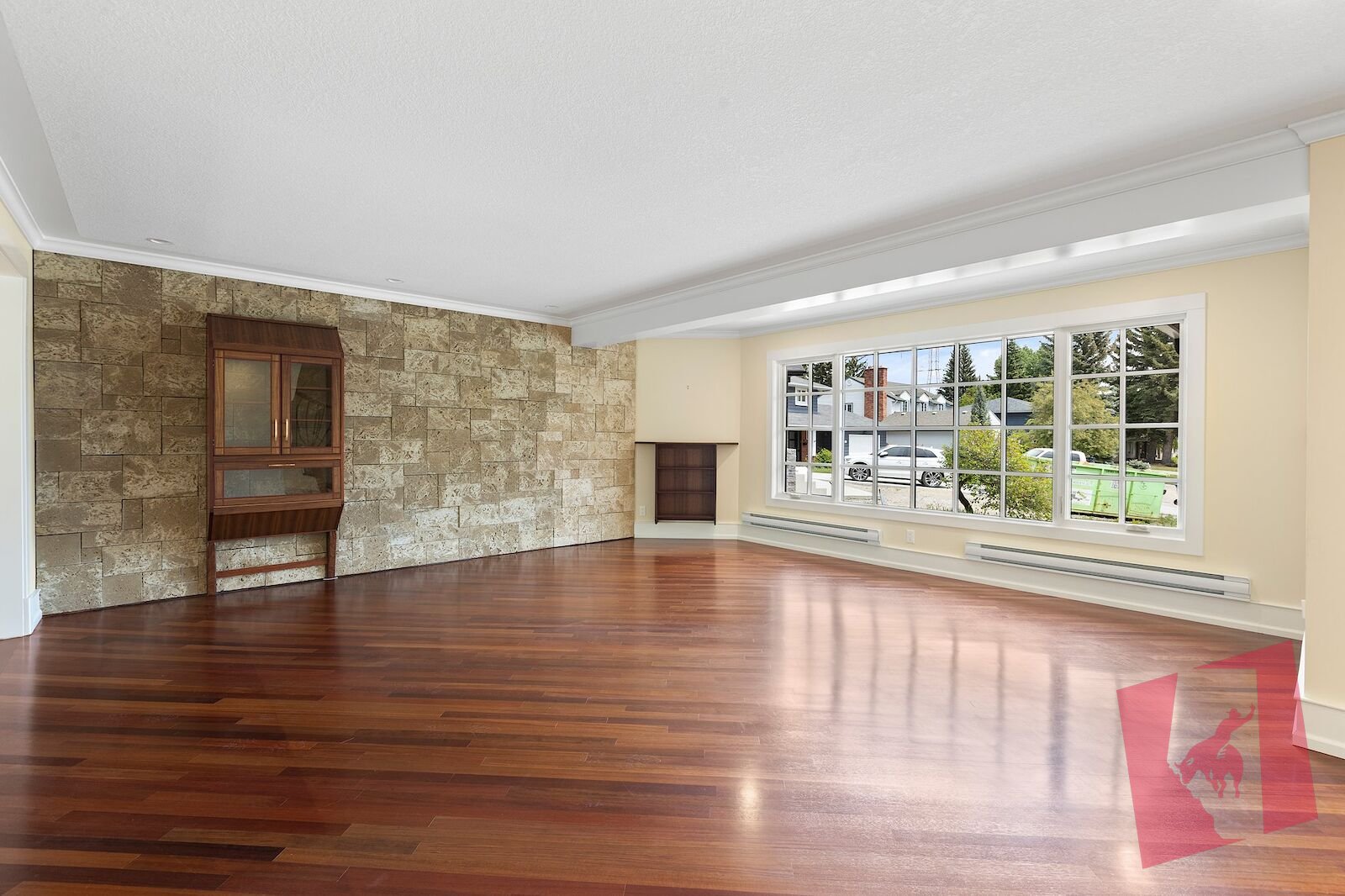 LAKEVIEW VILLAGE - SPACIOUS TWO STOREY BACKING ONTO PARK SETTING