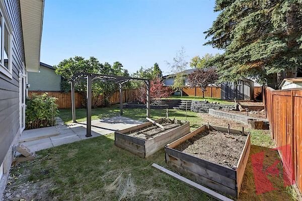 Gorgeous Private 2 Bed Basement, Family/Nature Neighbourhood! photo 2