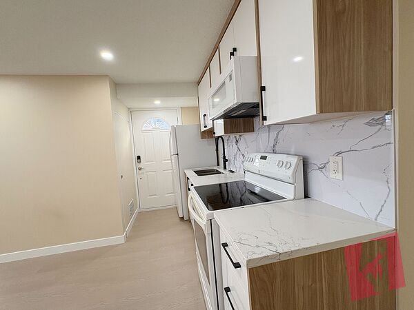 Newly Renovated 3BR / 1Bath Duplex Basement photo 3