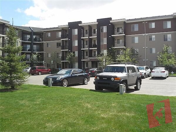 PROFESSIONAL & MODERN 2 BEDRM APARTMENT IN SADDLERIDGE photo 3