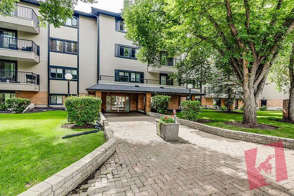 Adult-Only Top-Floor 2 Bedroom with Underground Parking