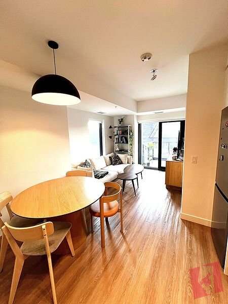 Beautiful 2 Bedroom Condo in First and Park
