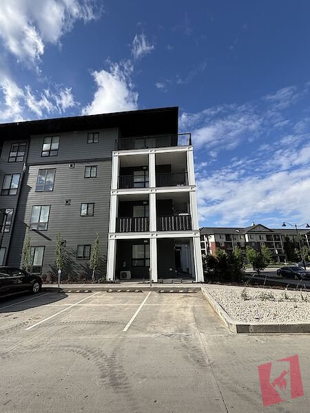 Excellent 2 bedroom / 2 Bathroom condominium unit in Legacy photo 2