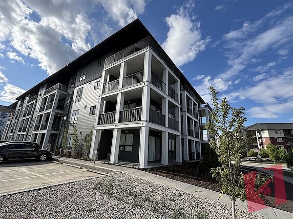 Excellent 2 bedroom / 2 Bathroom condominium unit in Legacy photo 3