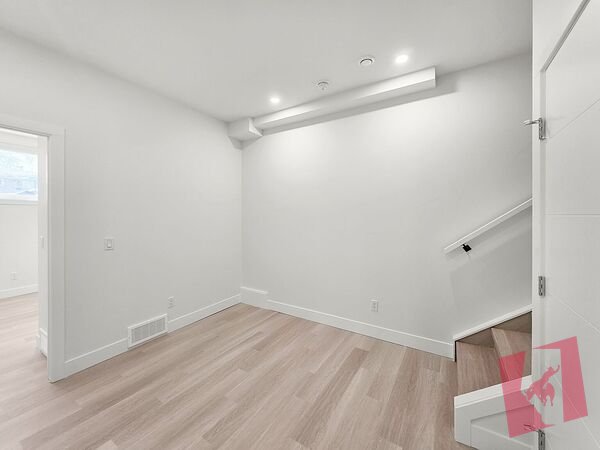 7412 34 Avenue NW, Calgary, AB - 2B photo 2