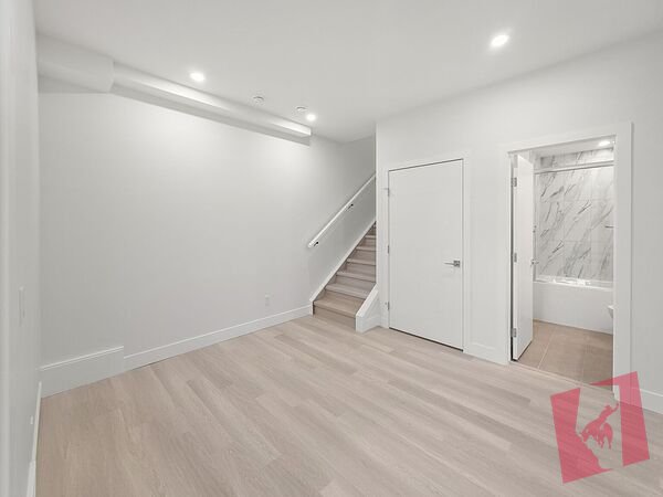 7412 34 Avenue NW, Calgary, AB - 2B photo 3