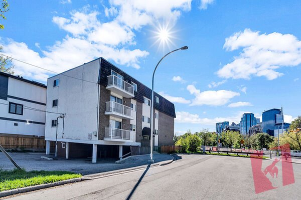 Clean, spacious, updated one bedroom apartment
