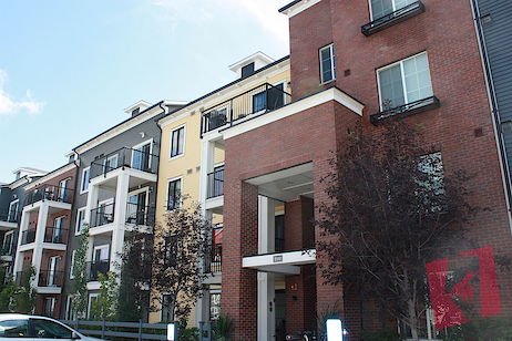 BEAUTIFUL *TOP FLOOR* 2 BED/ 2 BATH
