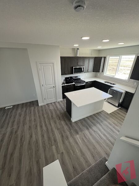 3 bed 2.5 bath / bonus room & pocket office 1700 sq ft / double garage photo 2