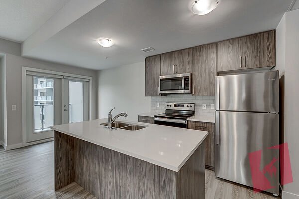 Move-In Ready 2 Bed / 2 Bath in an Unbeatable Spot photo 2