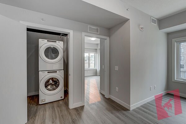Move-In Ready 2 Bed / 2 Bath in an Unbeatable Spot photo 3