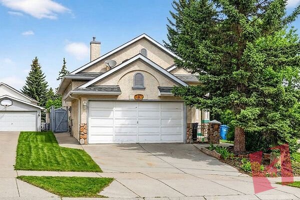 SOMERSET ? 3 BED | 2 FULL BATH | DOUBLE FRONT-DRIVE GARAGE | WALK TO LRT! ?