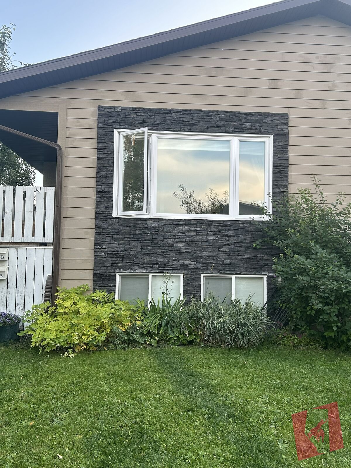 Beautiful Renovated 2-Bedroom Suite – Bowness | $1,675 Utilities Included