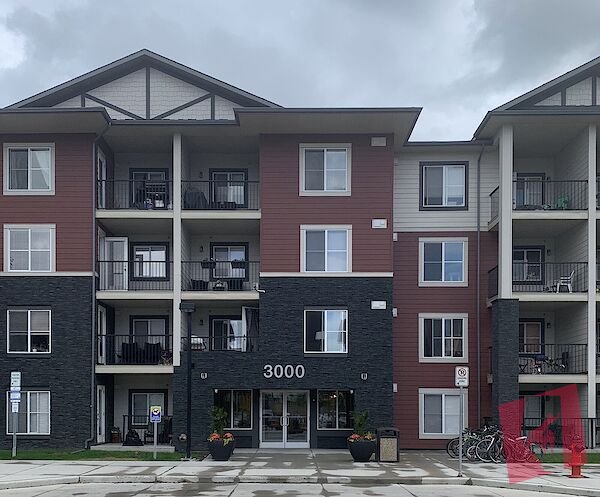 Spacious bright South Calgary Corner Condo in stunning Neighbourhood