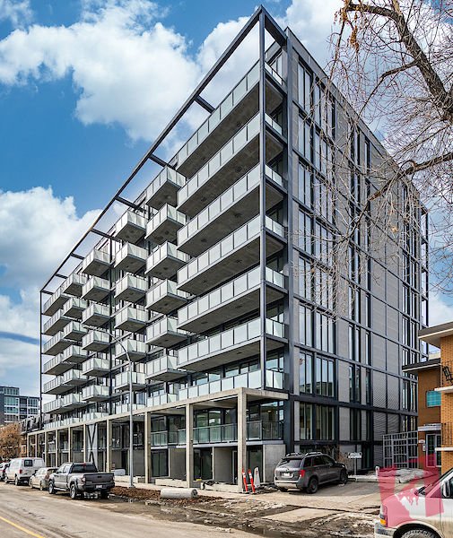 The Annex in Kensington 1 bedroom + den condominium Unit